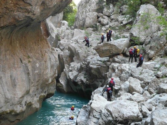 Du canyoning dans le décor paradisiaque des Gorges du Verdon : de quoi se dépayser pour votre prochain week-end. ©CC-by-SA
