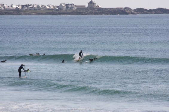 Session de surf tranquille à La Torche, Finistère 