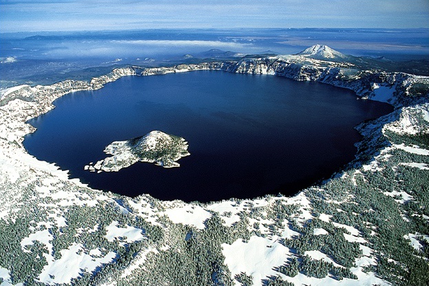 crater-lake-en-hiver-cc-wikimedia