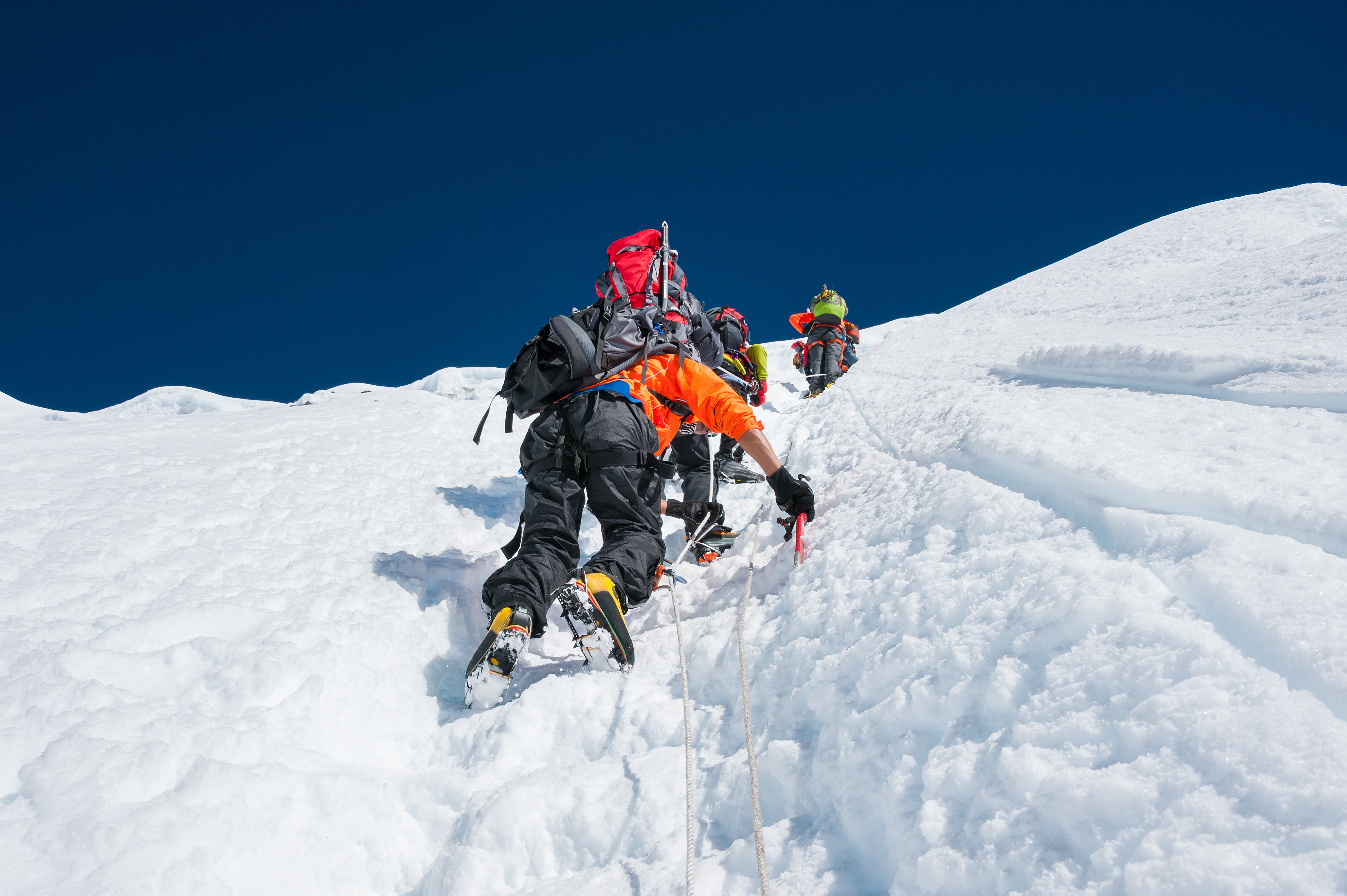 Choisir son matériel pour les courses d'alpinisme de neige